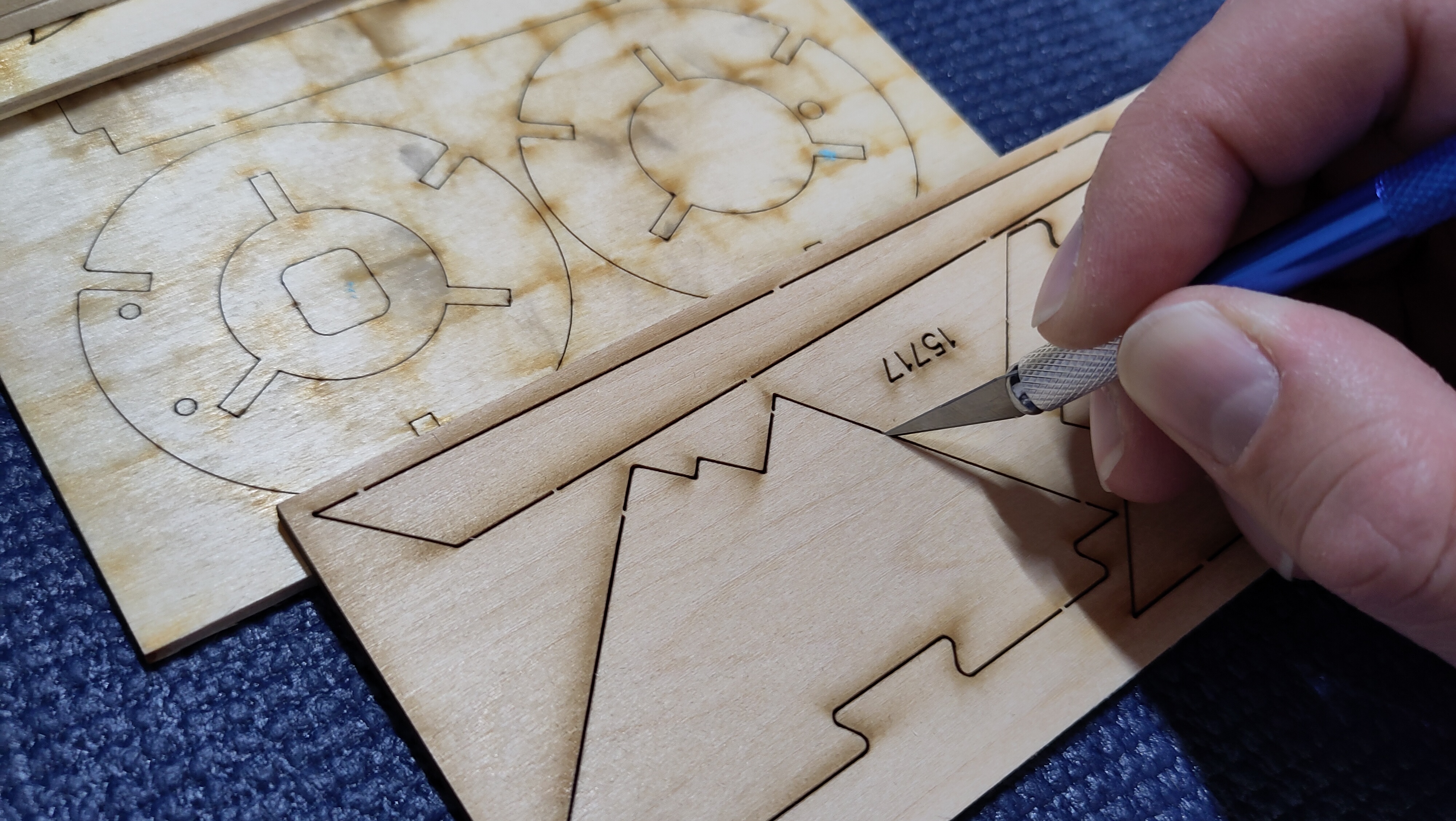 Herauslösen der Bauteile